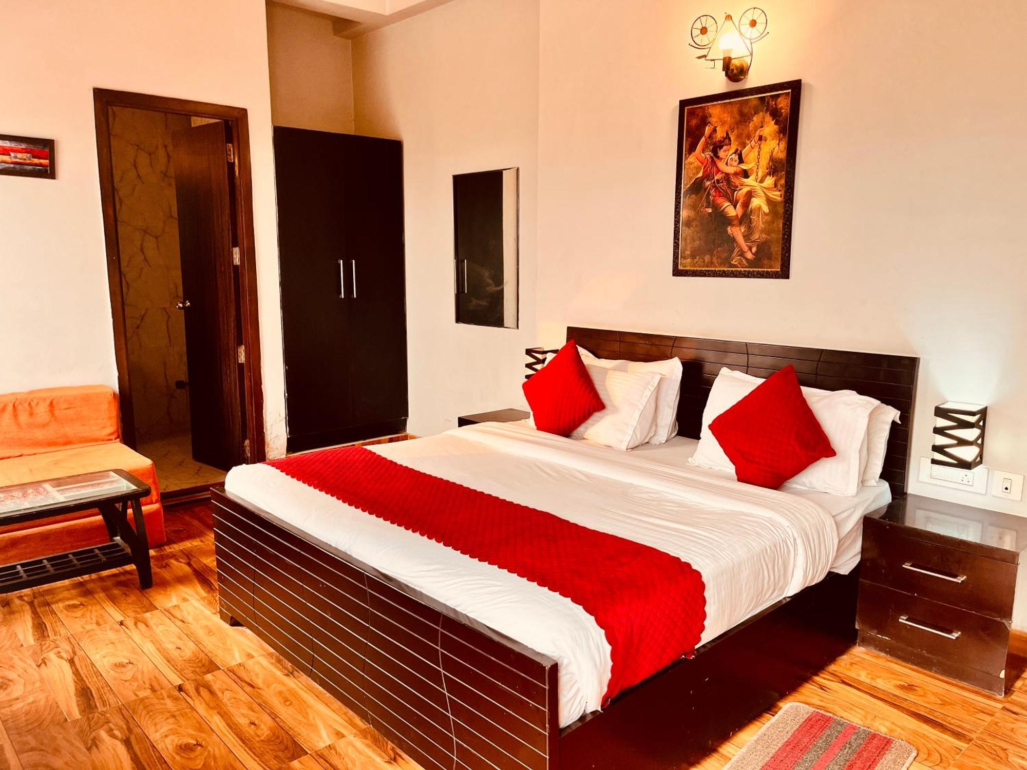 Pearl Grand Boutique Cottage In Omaxe Anandam Vrindavan - #Premium Ac Rooms With Balcony #Big Parking #Lift #Garden #Peaceful Area #Near Prem Mandir #Property Of The Year #Most Awarded Exterior foto