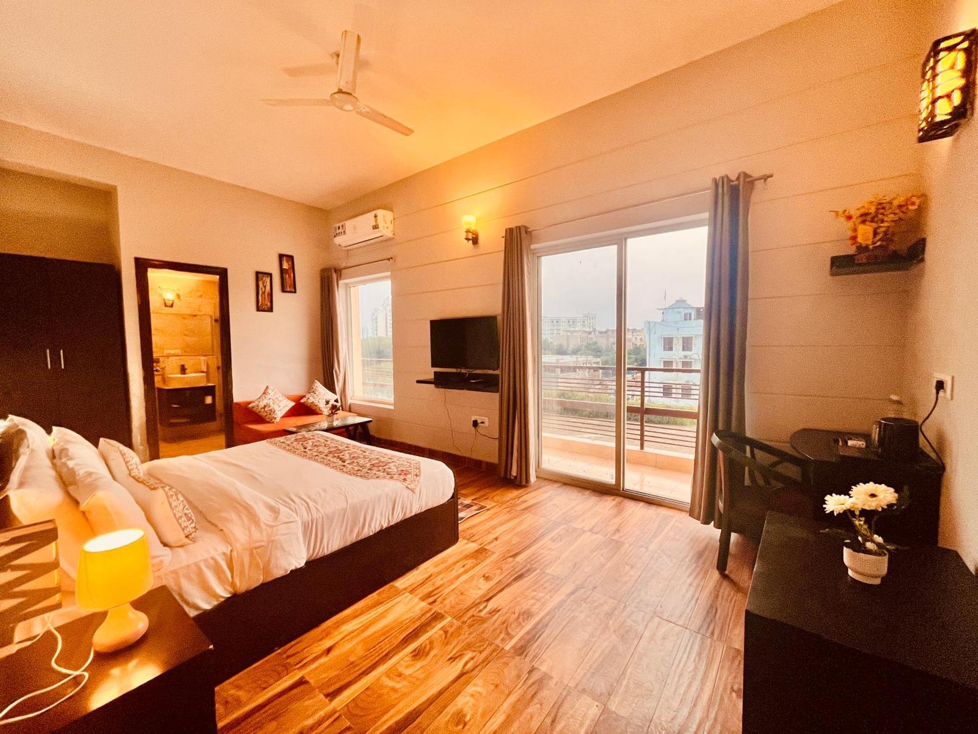 Pearl Grand Boutique Cottage In Omaxe Anandam Vrindavan - #Premium Ac Rooms With Balcony #Big Parking #Lift #Garden #Peaceful Area #Near Prem Mandir #Property Of The Year #Most Awarded Exterior foto