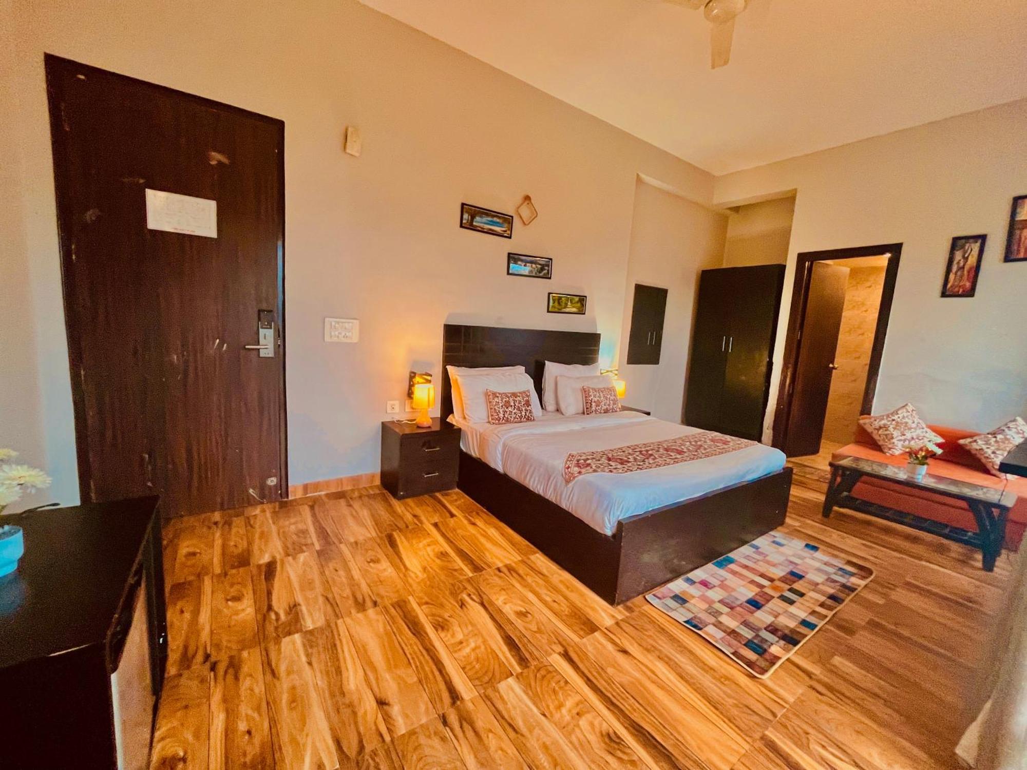 Pearl Grand Boutique Cottage In Omaxe Anandam Vrindavan - #Premium Ac Rooms With Balcony #Big Parking #Lift #Garden #Peaceful Area #Near Prem Mandir #Property Of The Year #Most Awarded Exterior foto